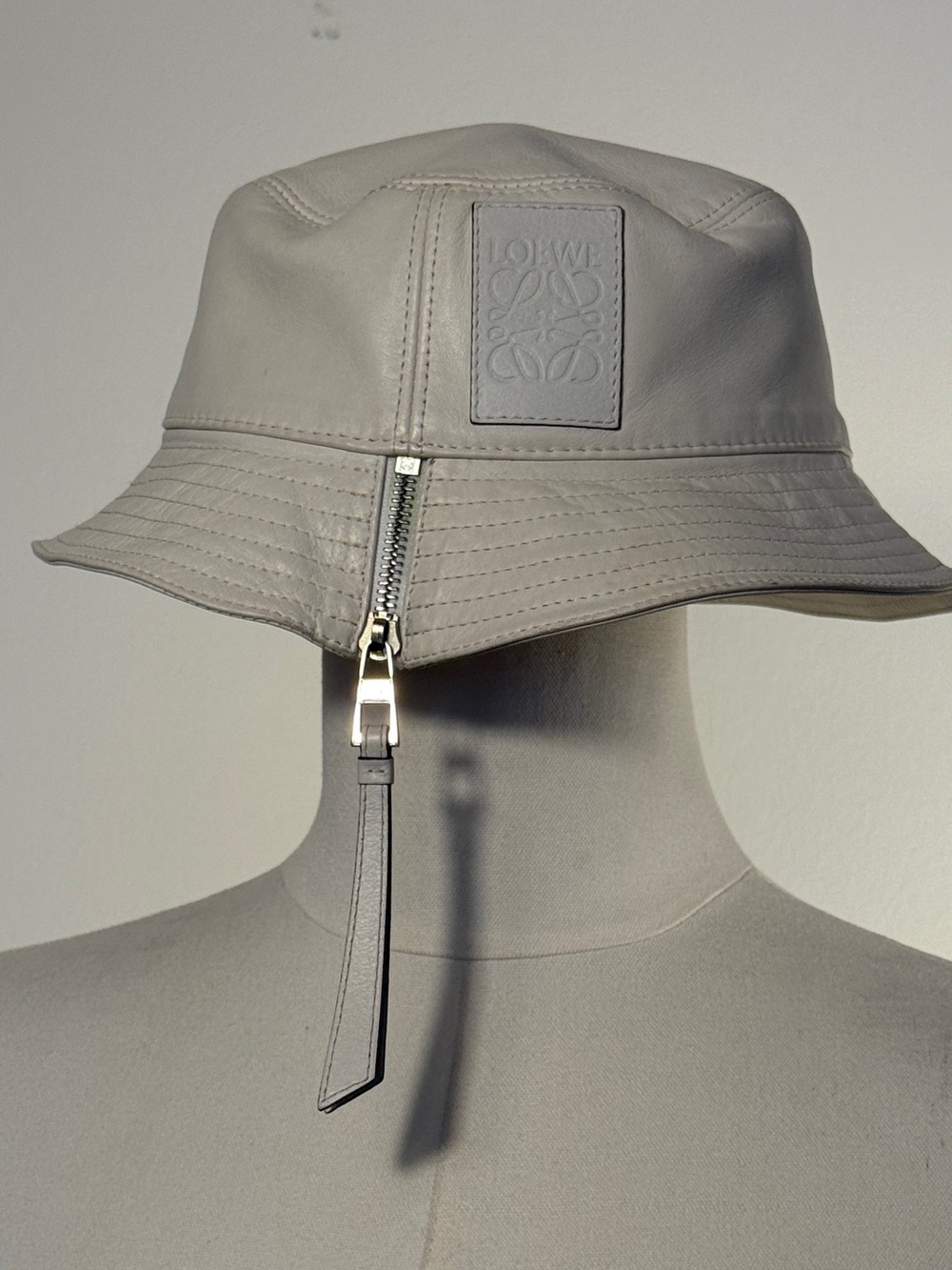 LOEWE RARA White Leather Zip Bucket Hat Anagram Logo Luxury Spain Size XL